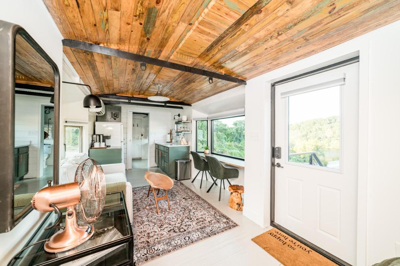 Train Caboose & River Views Near Downtown Lynchburg Exterior foto