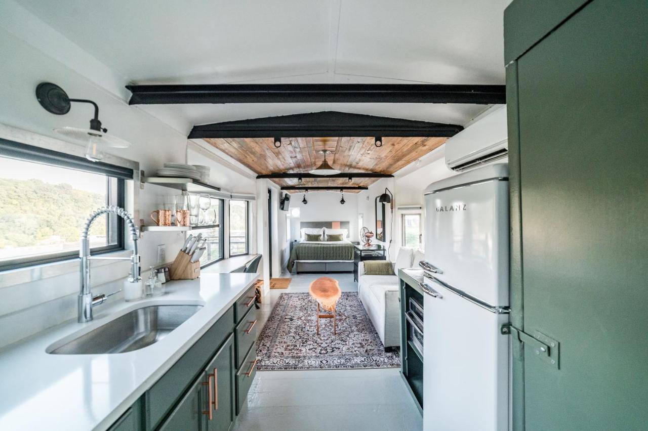 Train Caboose & River Views Near Downtown Lynchburg Exterior foto