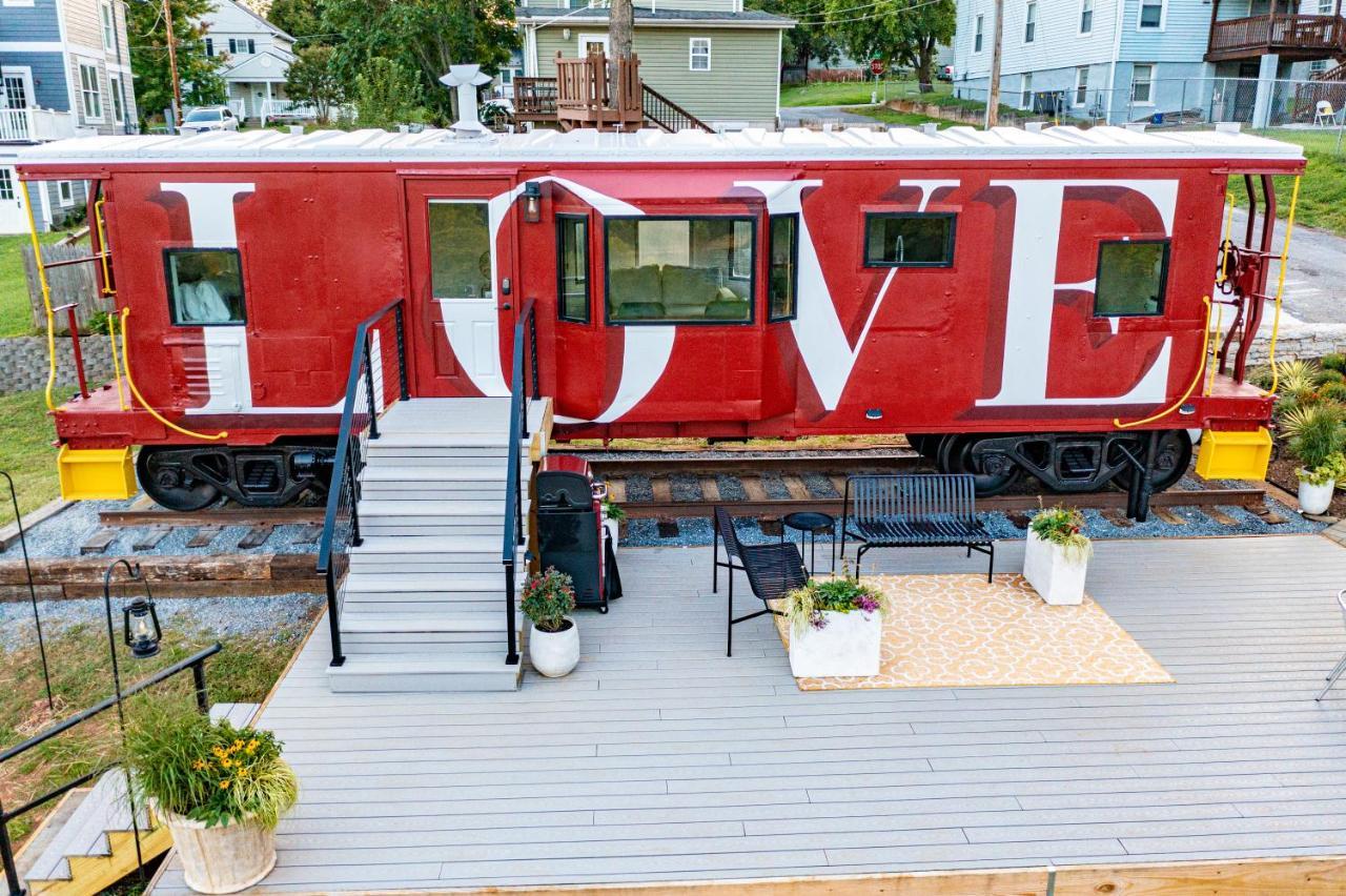 Train Caboose & River Views Near Downtown Lynchburg Exterior foto