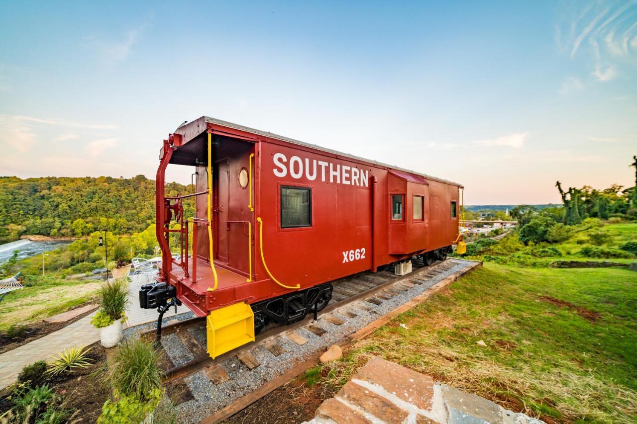 Train Caboose & River Views Near Downtown Lynchburg Exterior foto