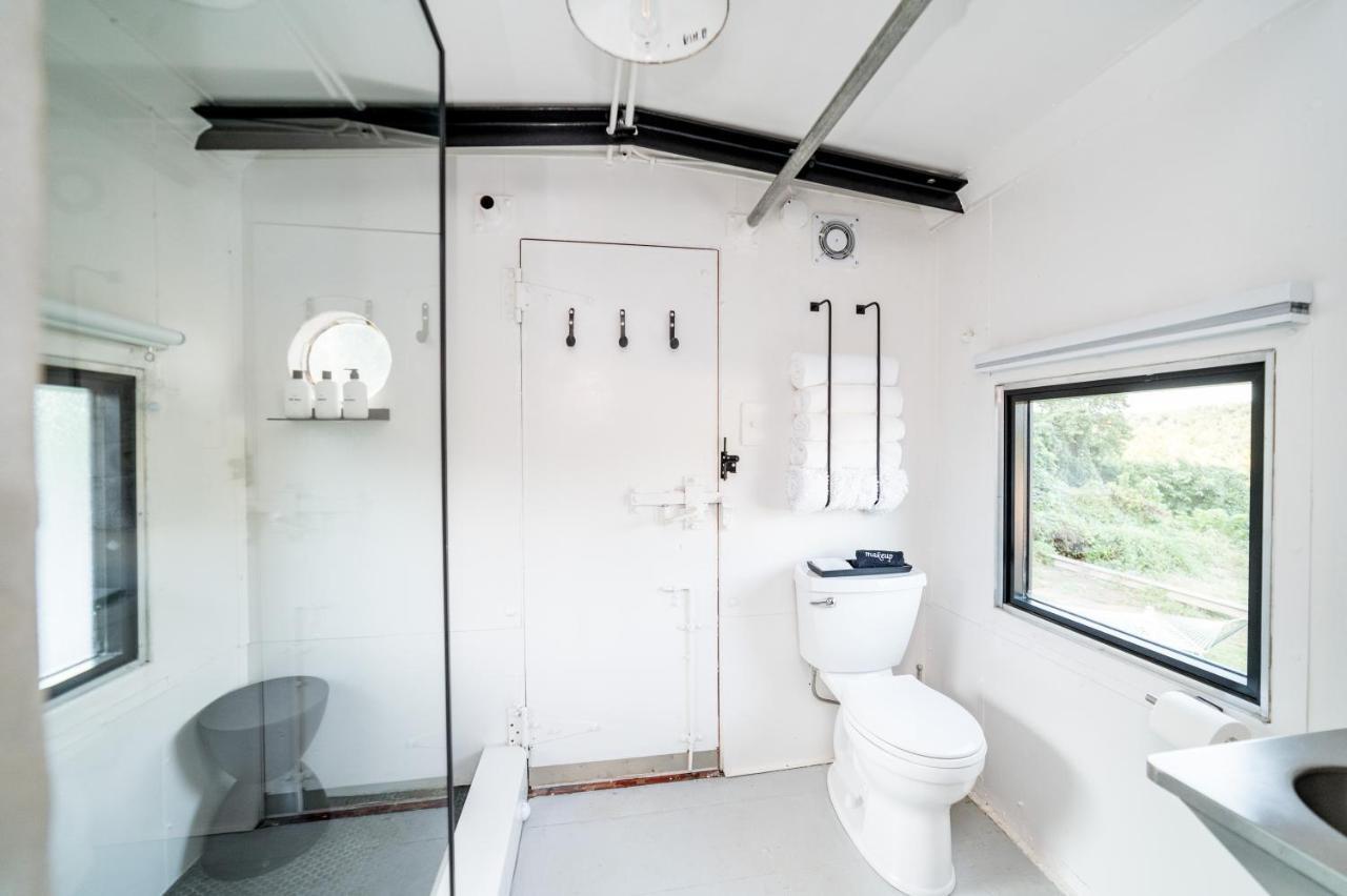 Train Caboose & River Views Near Downtown Lynchburg Exterior foto