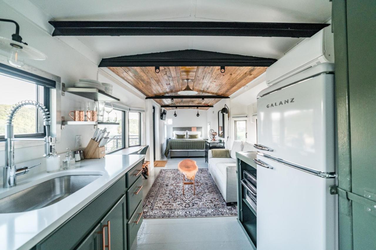 Train Caboose & River Views Near Downtown Lynchburg Exterior foto