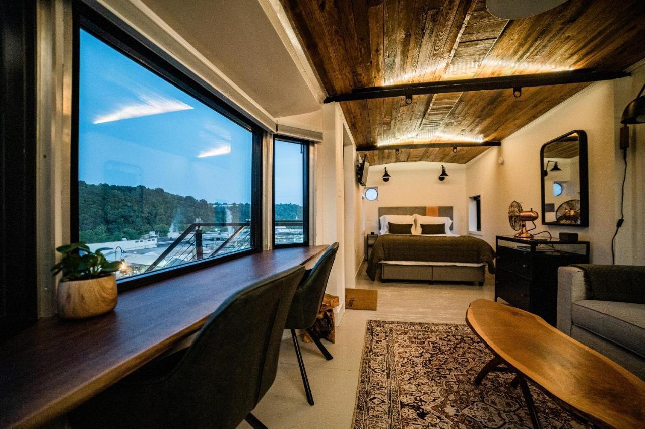 Train Caboose & River Views Near Downtown Lynchburg Exterior foto