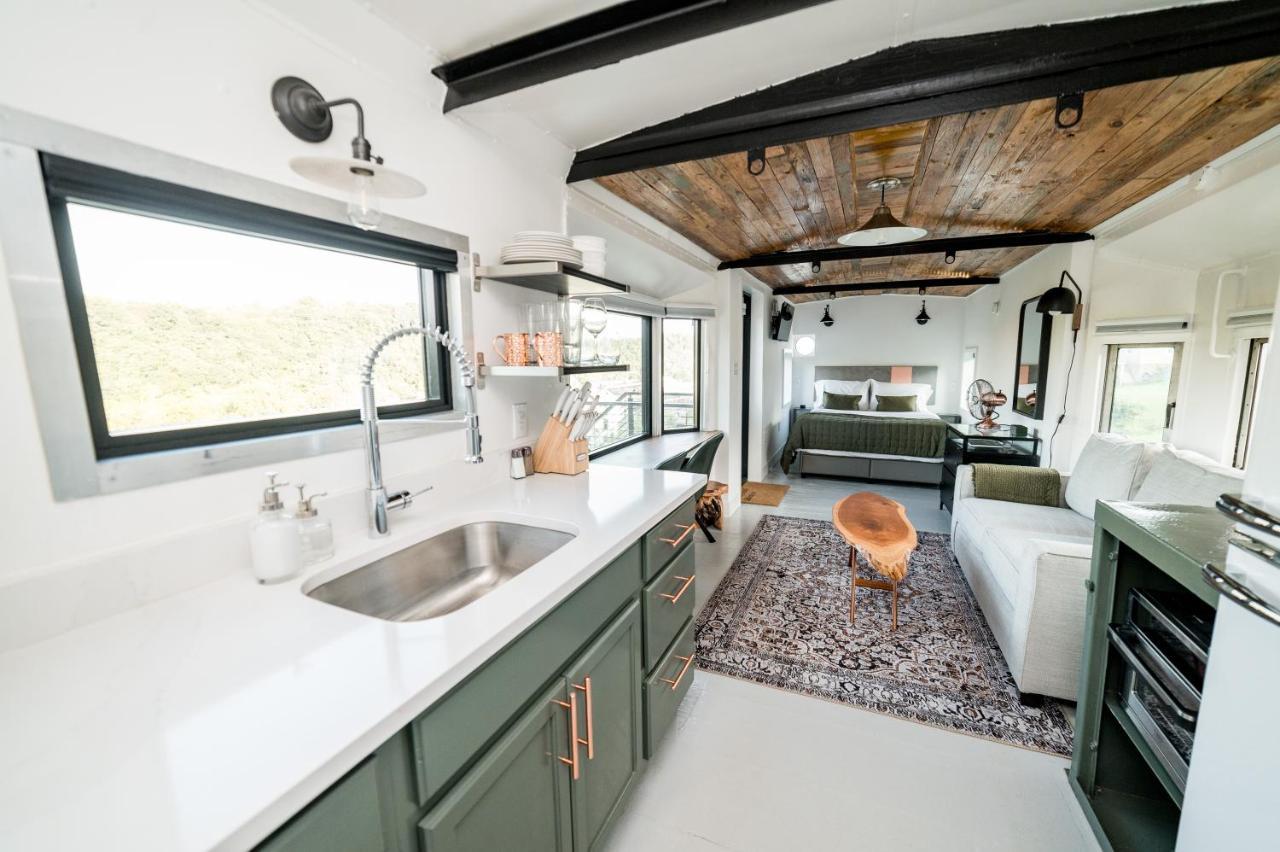 Train Caboose & River Views Near Downtown Lynchburg Exterior foto