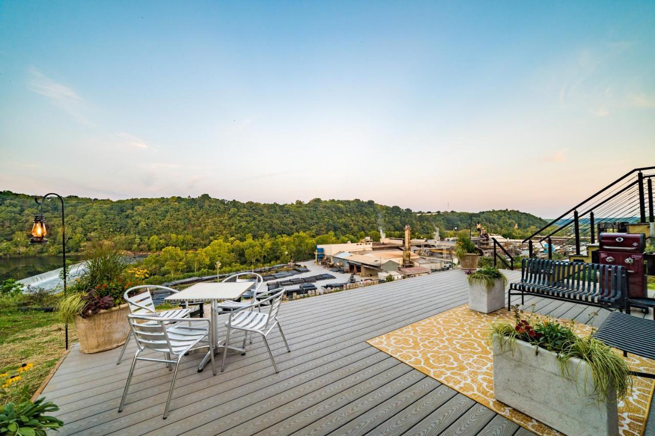 Train Caboose & River Views Near Downtown Lynchburg Exterior foto