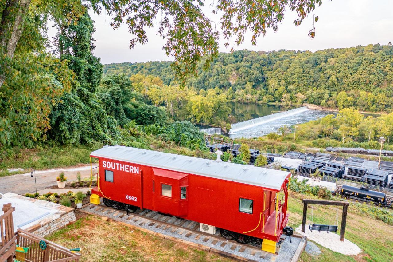 Train Caboose & River Views Near Downtown Lynchburg Exterior foto