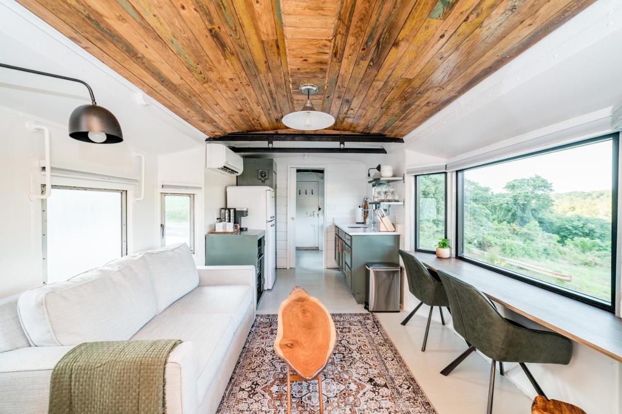 Train Caboose & River Views Near Downtown Lynchburg Exterior foto
