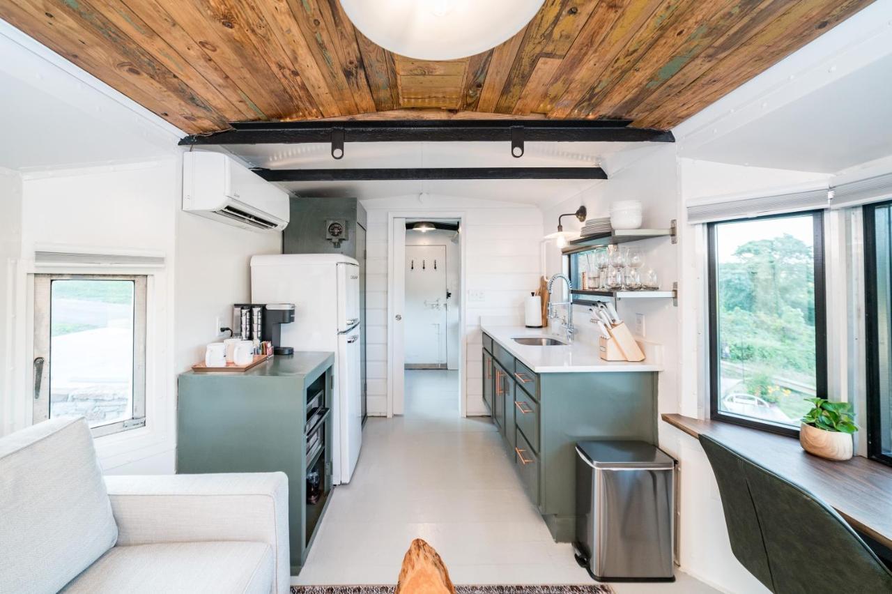 Train Caboose & River Views Near Downtown Lynchburg Exterior foto