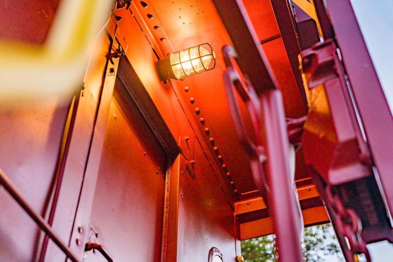 Train Caboose & River Views Near Downtown Lynchburg Exterior foto