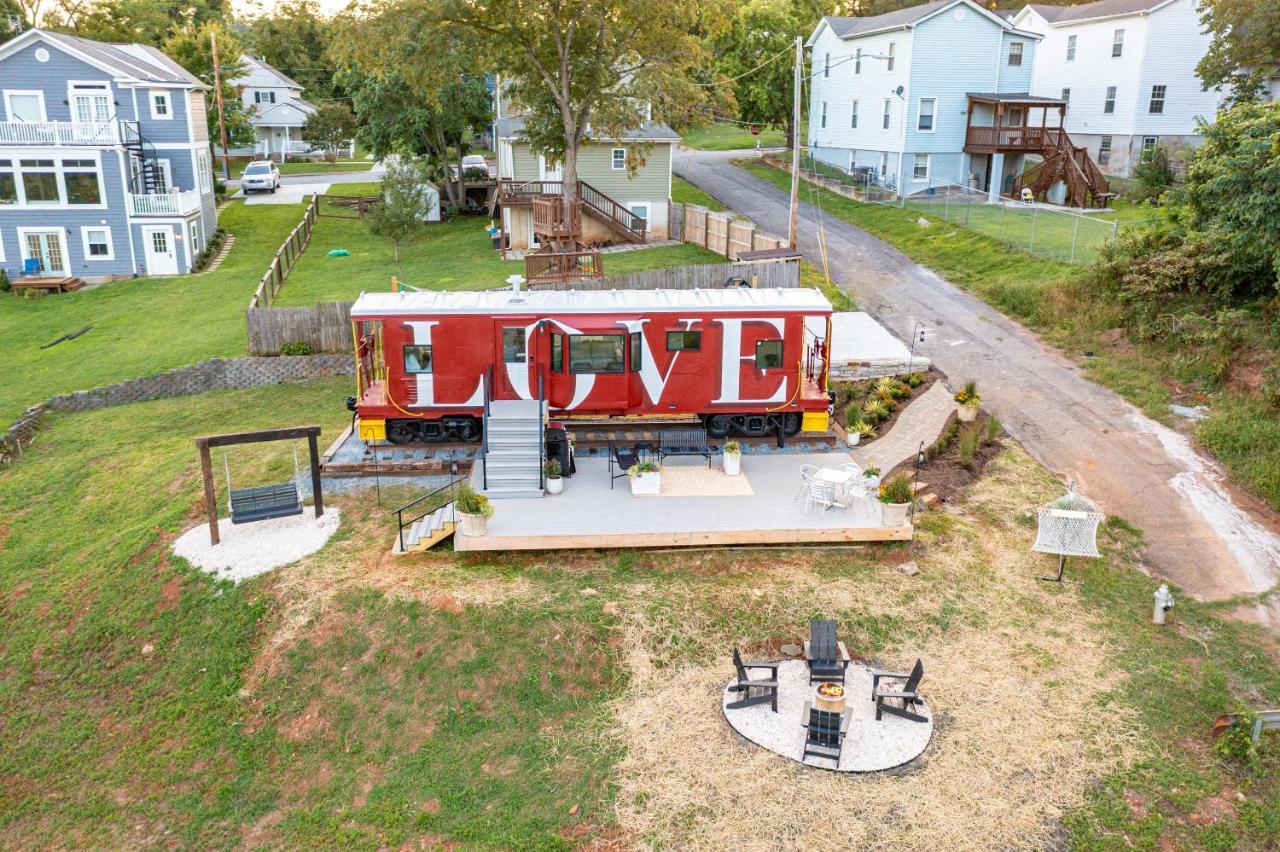 Train Caboose & River Views Near Downtown Lynchburg Exterior foto